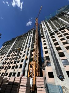 El alquiler de Torre Grúas en Colombia es una inversión inteligente.